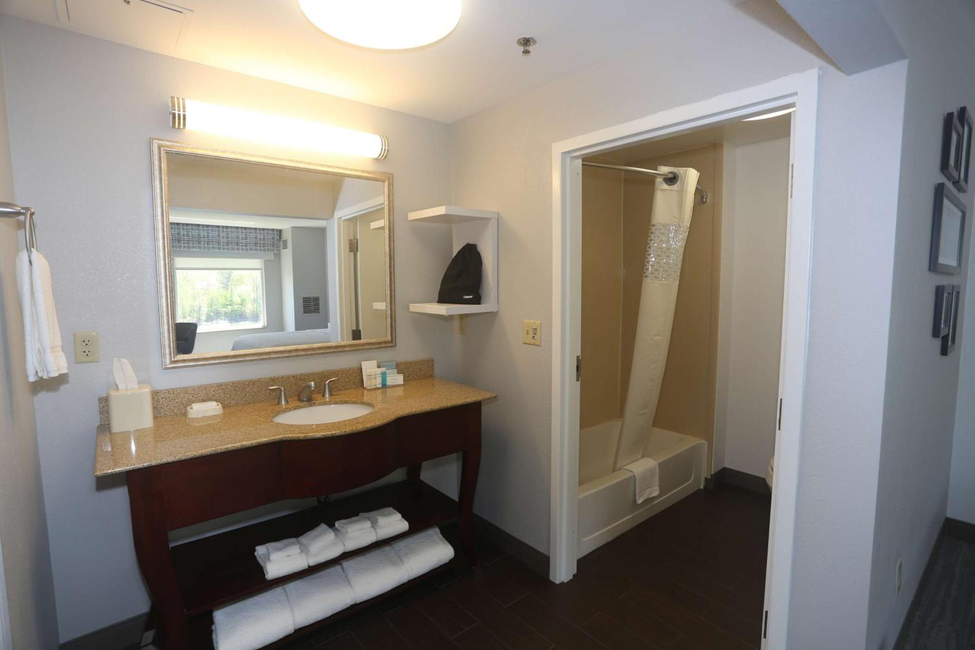 Hampton Inn Owego Экстерьер фото